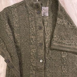 Denim and company women’s poncho sweater size 1X new with tags.